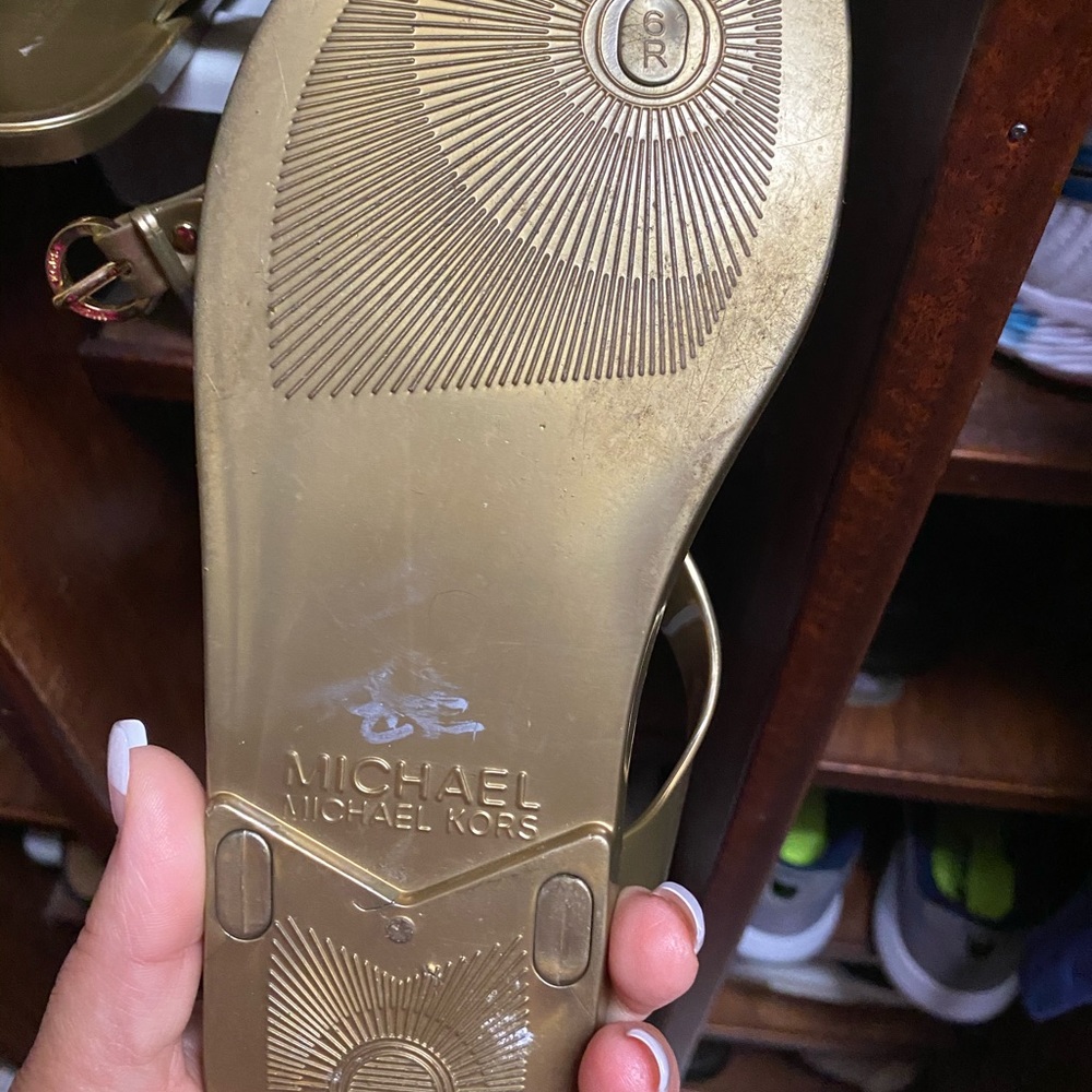 Micheal Kors gold sandals - Picture 4 of 8